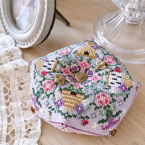 When Barnabee Met Bella from Just Nan JN189R by @angelica_embroidery_